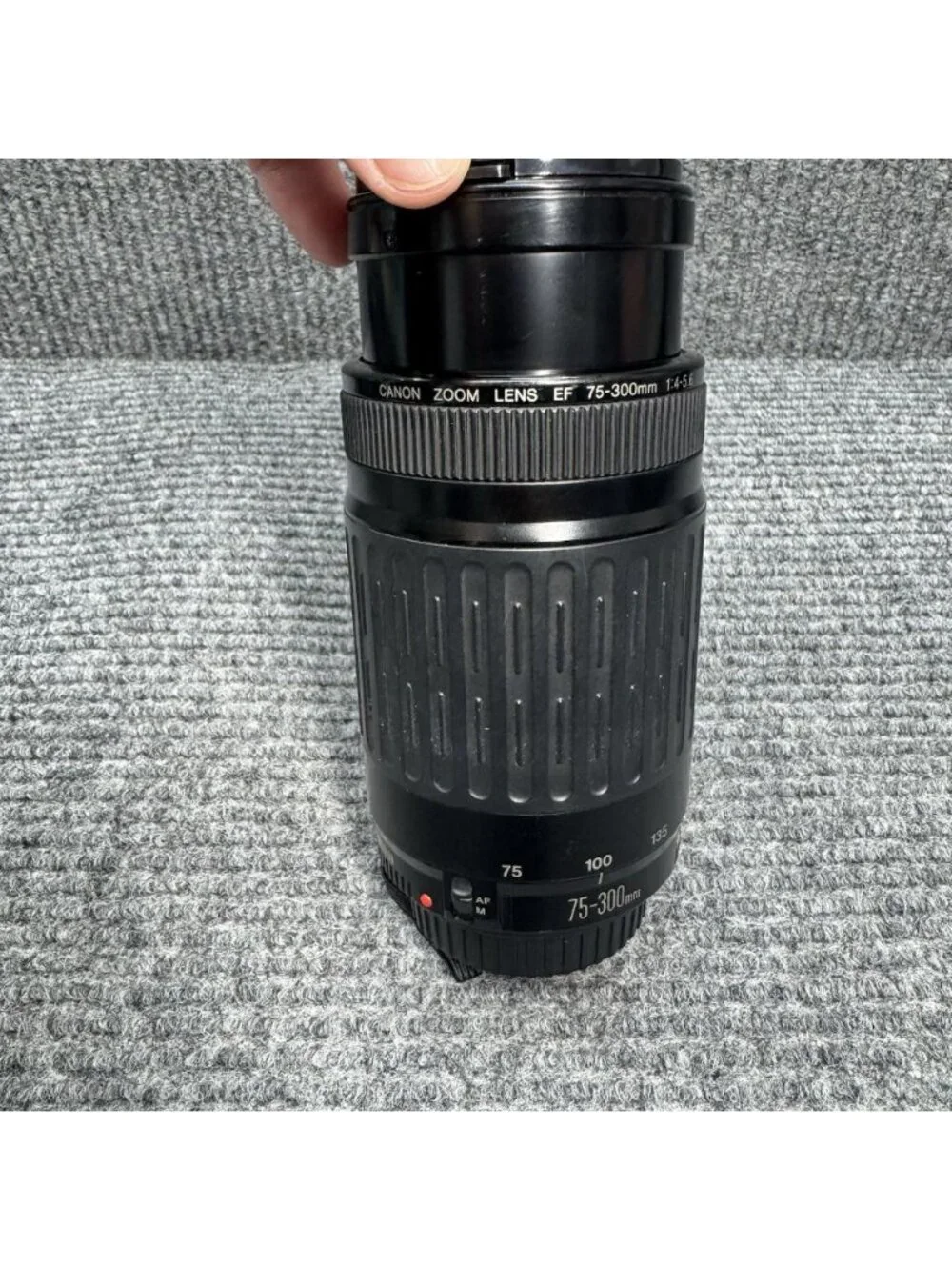 CANON ZOOM LENS EF 75-300mm 1:4-5.6 + Caps